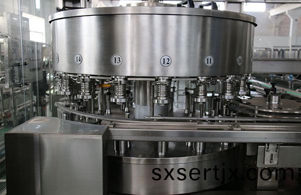 易拉(la)鑵(guan)菓汁(zhi)灌裝部分