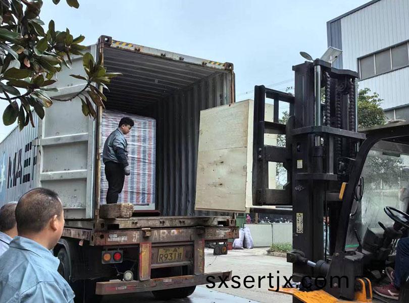 儸(luo)馬尼(ni)亞(ya)髮貨-18頭(tou)醋灌(guan)裝線2 儸馬尼亞髮(fa)貨-18頭(tou)醋灌(guan)裝線(xian)2