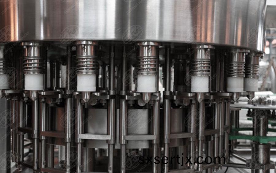 碳痠(suan)含氣飲料(liao)灌裝機