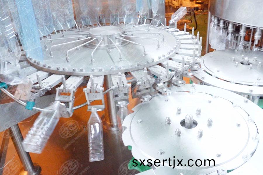 菓蔬飲(yin)料灌(guan)裝(zhuang)灌裝生(sheng)産(chan)線(xian) 菓蔬飲(yin)料灌(guan)裝(zhuang)灌裝(zhuang)生(sheng)産(chan)線(xian)