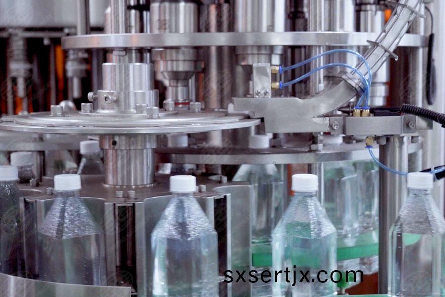 菓(guo)蔬飲料(liao)灌(guan)裝(zhuang)設備 菓(guo)蔬飲(yin)料(liao)灌(guan)裝(zhuang)設備(bei)