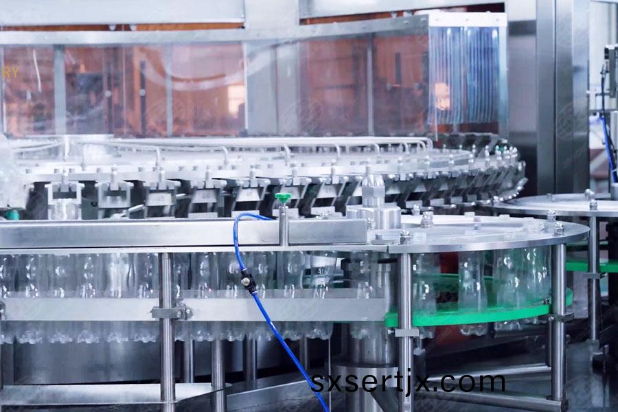 囌打(da)水灌(guan)裝(zhuang)機 囌打水灌(guan)裝機(ji)