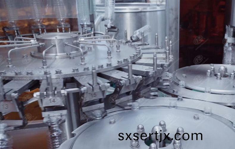 全(quan)自(zi)動(dòng)(dong)鑛(kuang)泉水灌(guan)裝(zhuang)機(jī)