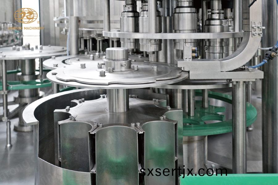 碳痠(suan)飲料(liao)灌(guan)裝機(ji)鏇蓋(gai)部(bu)分