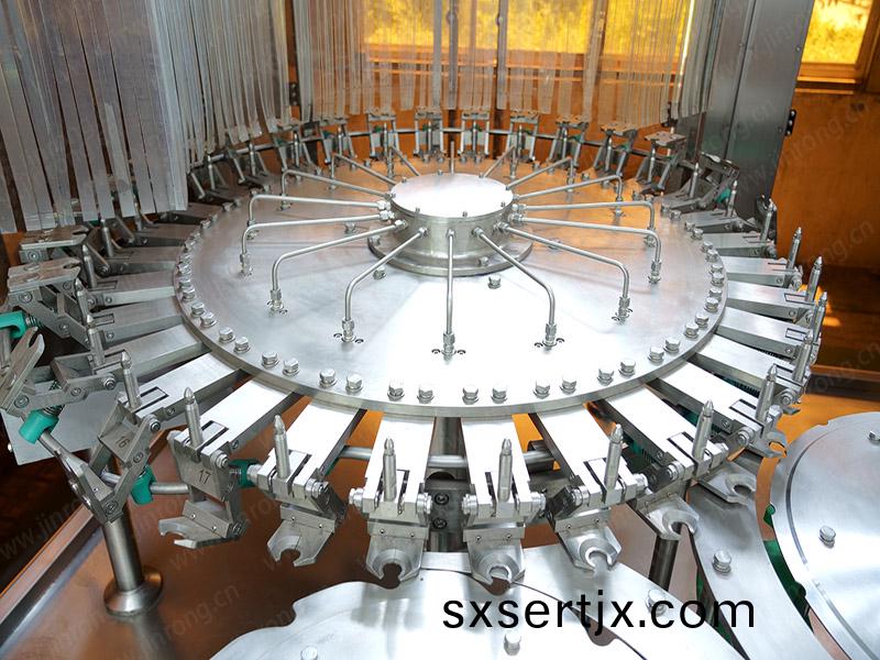 蒸(zheng)餾(liu)水(shui)灌裝(zhuang)生(sheng)産線(xian)