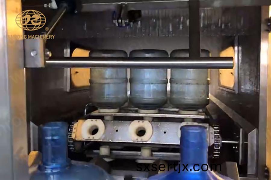 3加崙(lun)桶(tong)裝水灌(guan)裝(zhuang)機